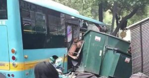 江西南昌公交车意外 酿3死7伤